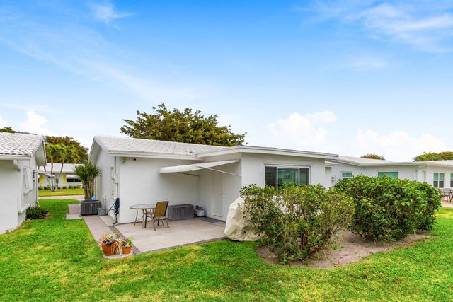 527 SW 16th Street, Boynton Beach, FL 33426