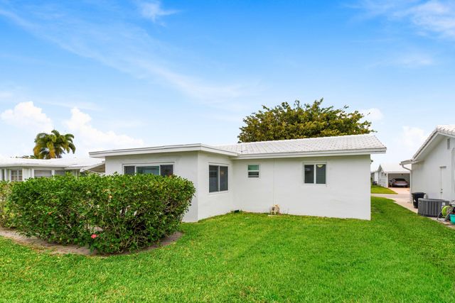 527 SW 16th Street, Boynton Beach, FL 33426