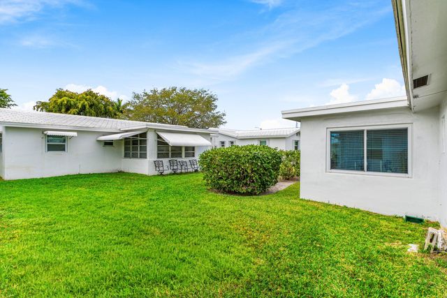 527 SW 16th Street, Boynton Beach, FL 33426