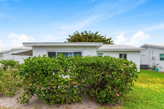 527 SW 16th Street, Boynton Beach, FL 33426