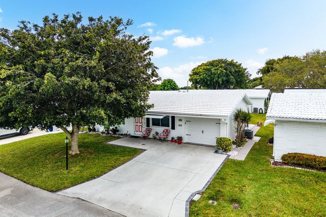 527 SW 16th Street, Boynton Beach, FL 33426