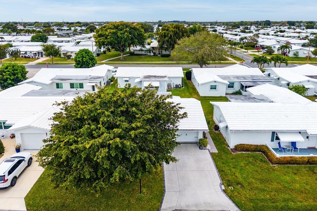 527 SW 16th Street, Boynton Beach, FL 33426