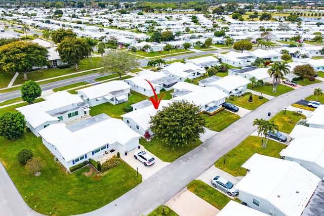 527 SW 16th Street, Boynton Beach, FL 33426