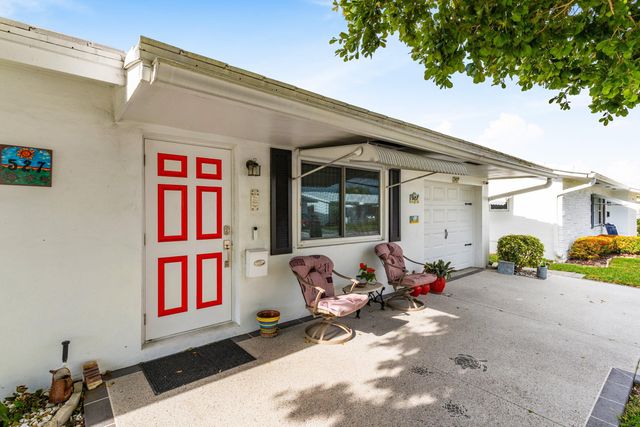 527 SW 16th Street, Boynton Beach, FL 33426