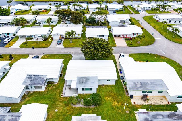 527 SW 16th Street, Boynton Beach, FL 33426