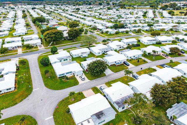 527 SW 16th Street, Boynton Beach, FL 33426