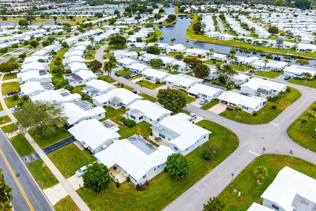 527 SW 16th Street, Boynton Beach, FL 33426