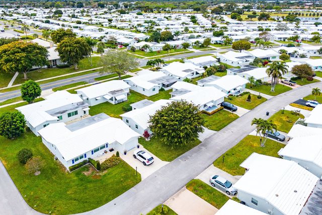 527 SW 16th Street, Boynton Beach, FL 33426