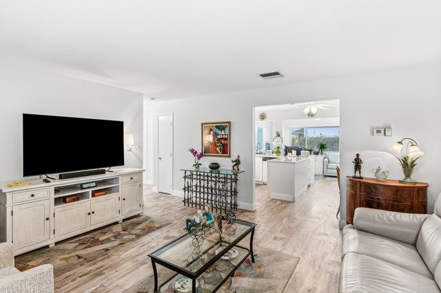 527 SW 16th Street, Boynton Beach, FL 33426