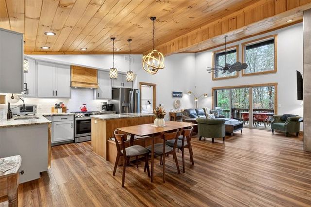 130 Orbit Lane, Ellijay, GA 30540