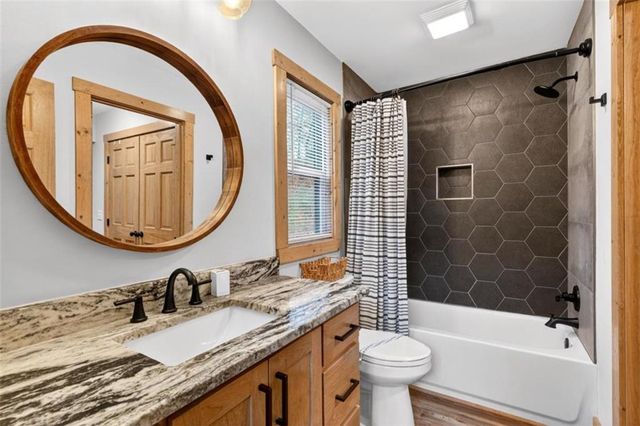 130 Orbit Lane, Ellijay, GA 30540