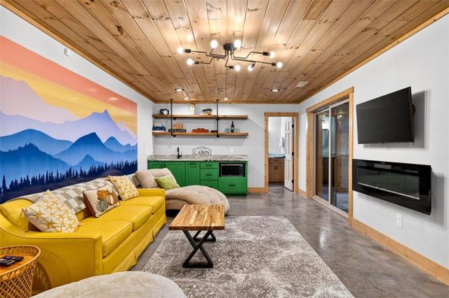 130 Orbit Lane, Ellijay, GA 30540