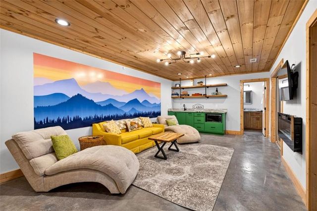 130 Orbit Lane, Ellijay, GA 30540