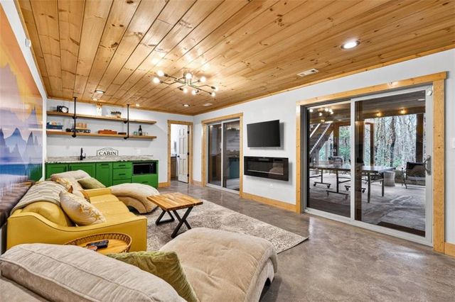 130 Orbit Lane, Ellijay, GA 30540