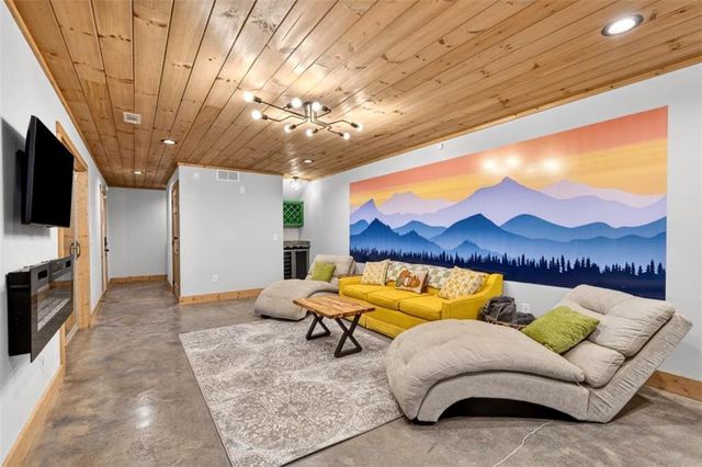 130 Orbit Lane, Ellijay, GA 30540