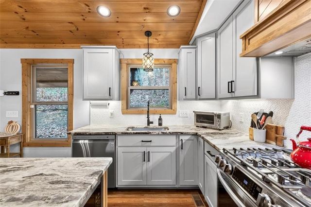 130 Orbit Lane, Ellijay, GA 30540