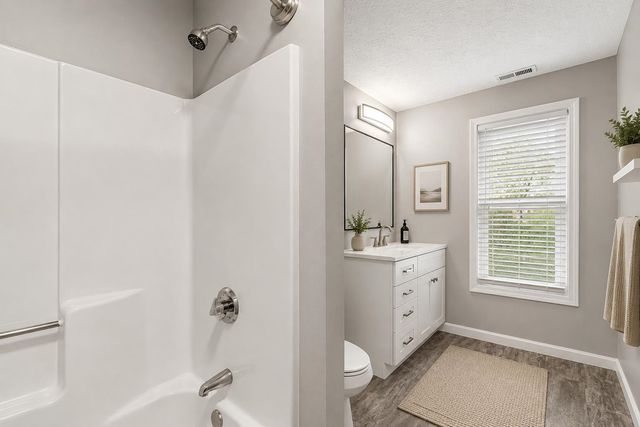 7B Kingston Way, Hudson, NH 03051