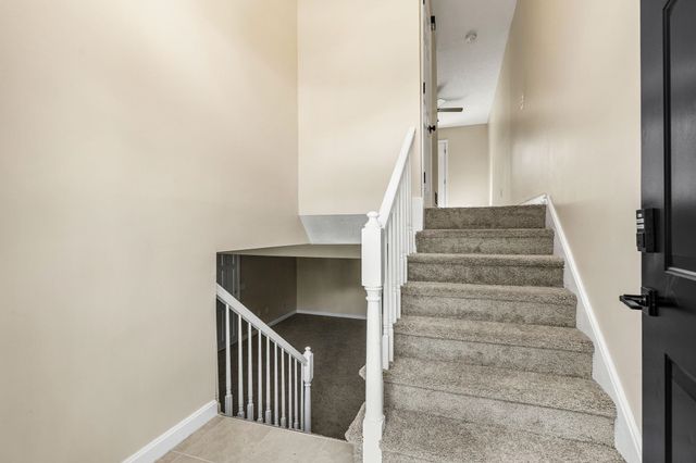 7B Kingston Way, Hudson, NH 03051
