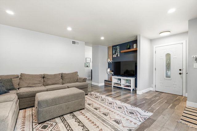 4037 Heather Hill Way, North Highlands, CA 95660