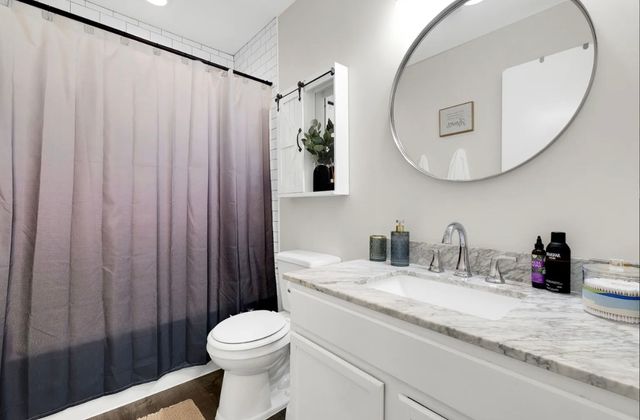 379 Sandhurst Circle 1, Glen Ellyn, IL 60137