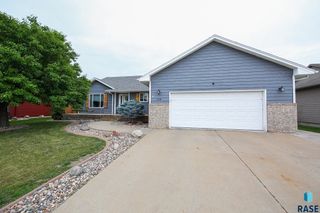 508 Honeysuckle Dr, Harrisburg, SD 57032