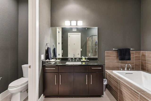 1101 Ivean Pearson RD E207, Lago Vista, TX 78645