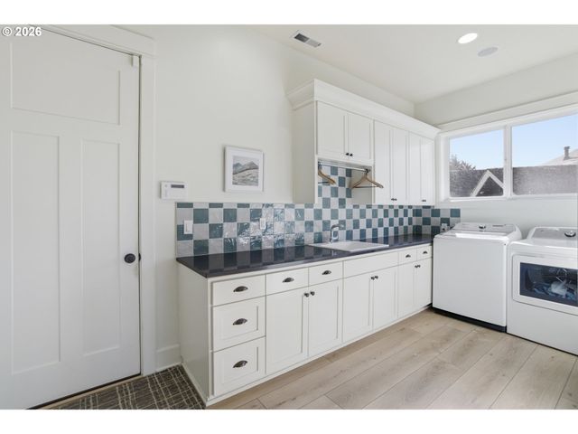 2355 TUSCANA Ave, Salem, OR 97306