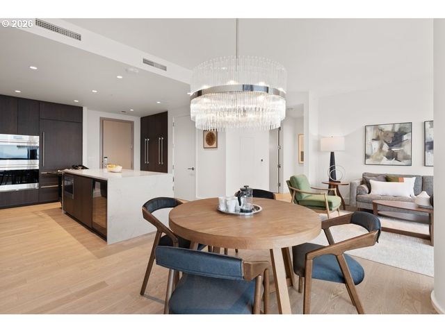550 Sw 10TH Ave 2808, Portland, OR 97205