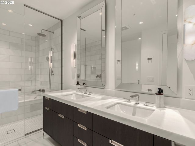 550 Sw 10TH Ave 2808, Portland, OR 97205