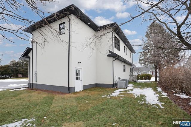 592 Fermery Drive, New Milford, NJ 07646