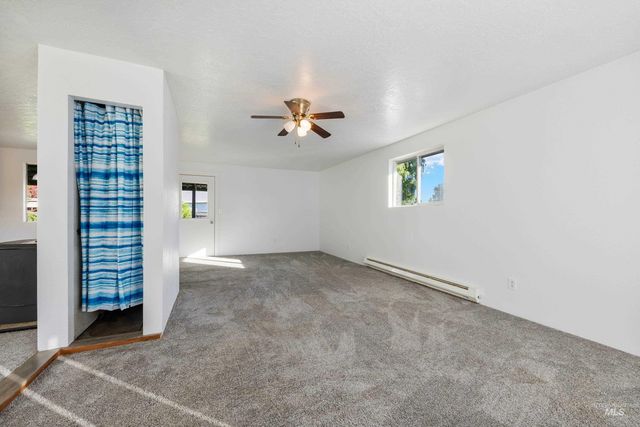 312 Carol Pl, Middleton, ID 83644