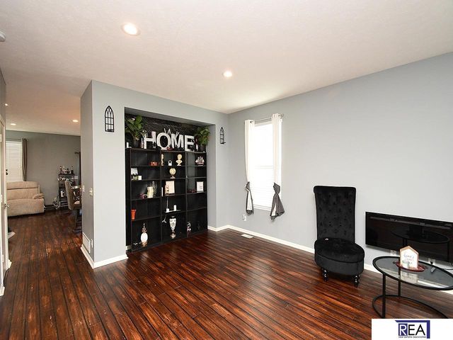 7502 N 107 Avenue, Omaha, NE 68122