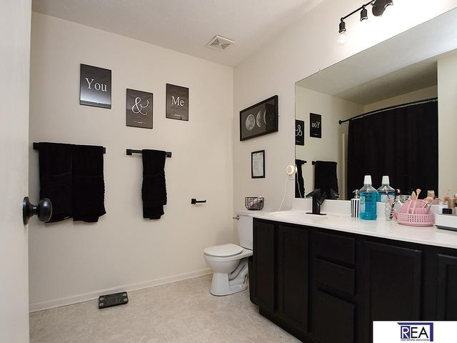 7502 N 107 Avenue, Omaha, NE 68122