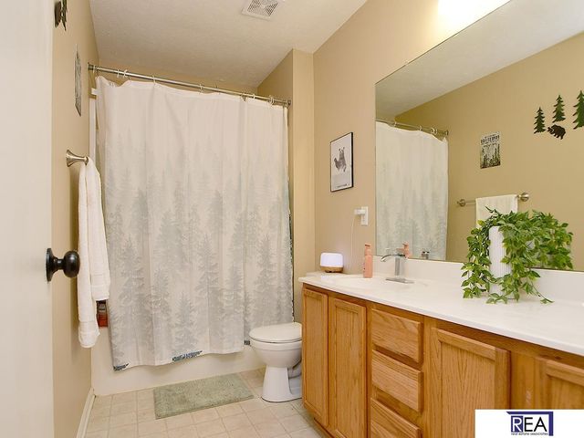 7502 N 107 Avenue, Omaha, NE 68122