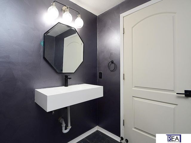 7502 N 107 Avenue, Omaha, NE 68122