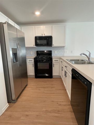 913 Gentle Moss Drive, Magnolia, TX 77354