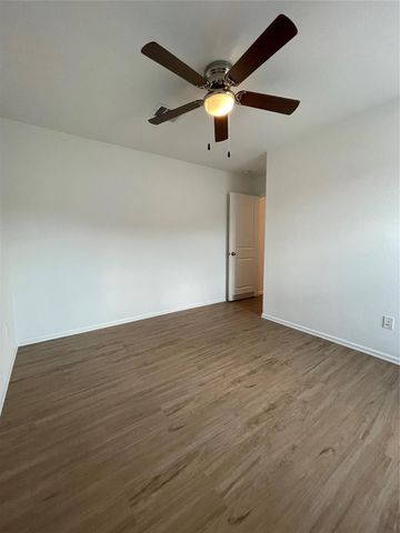 913 Gentle Moss Drive, Magnolia, TX 77354