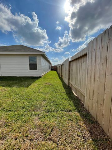 913 Gentle Moss Drive, Magnolia, TX 77354