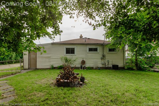 4487 Clippert Street, Dearborn Heights, MI 48125