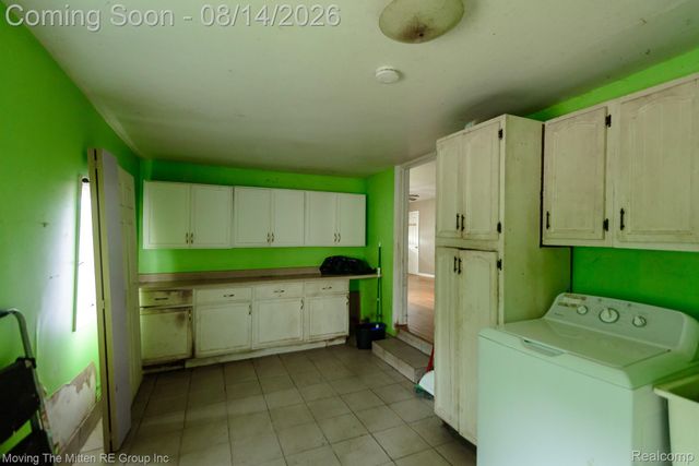4487 Clippert Street, Dearborn Heights, MI 48125