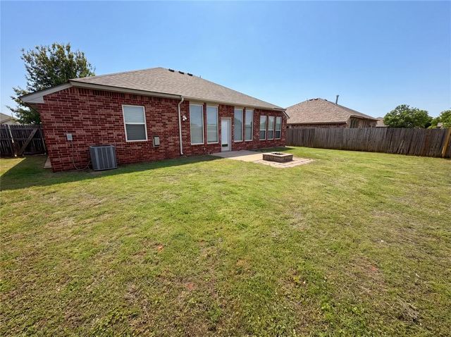 613 Applewood Street, Moore, OK 73160