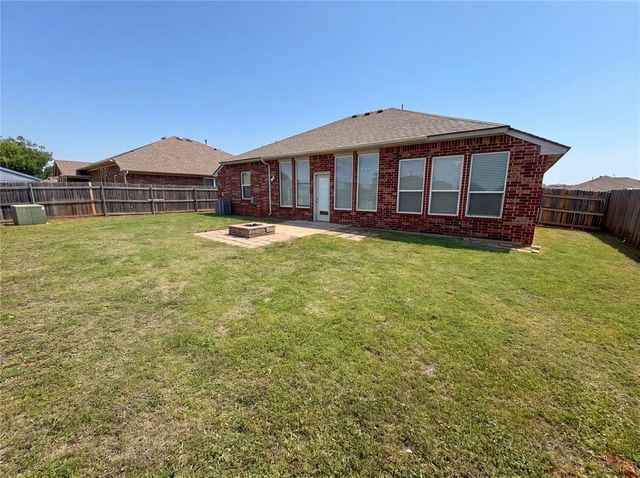 613 Applewood Street, Moore, OK 73160