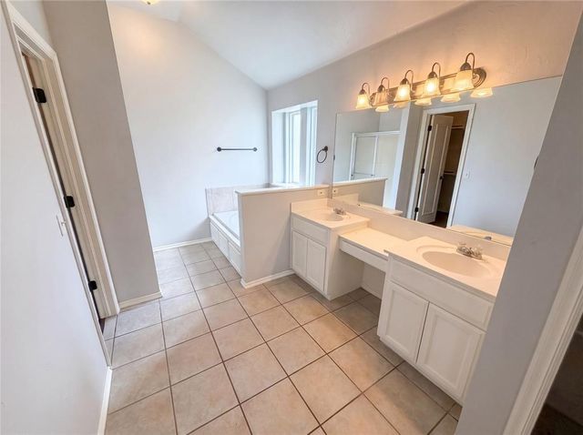 613 Applewood Street, Moore, OK 73160