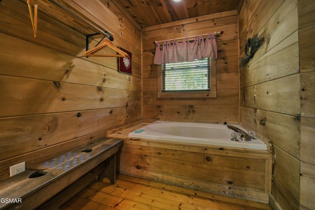 1705 Jacks Pass, Sevierville, TN 37876