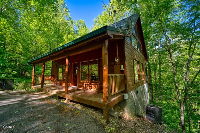 1705 Jacks Pass, Sevierville, TN 37876