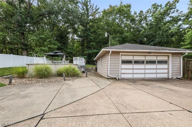 4695 W Ridgewood Drive, Parma, OH 44134