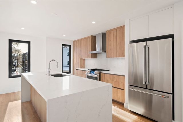 6 Devine Way 2, Boston, MA 02127