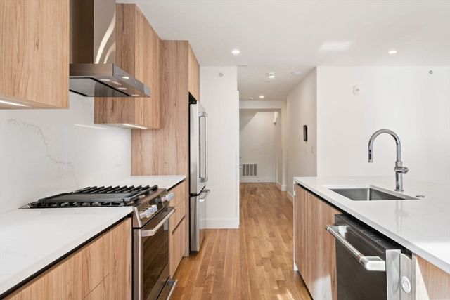 6 Devine Way 2, Boston, MA 02127