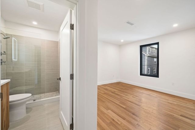 6 Devine Way 2, Boston, MA 02127
