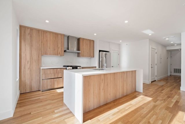 6 Devine Way 2, Boston, MA 02127